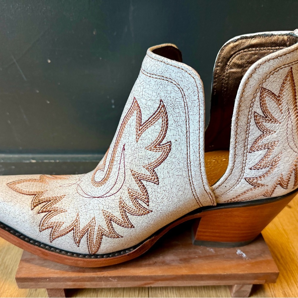 Ariat Women's Western Ankle Boots - Cream and Brown - Picture 3 of 3